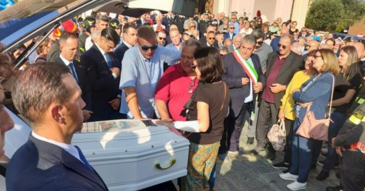 Freccia Tricolore L Ultimo Addio Alla Bimba Morta Nello Schianto