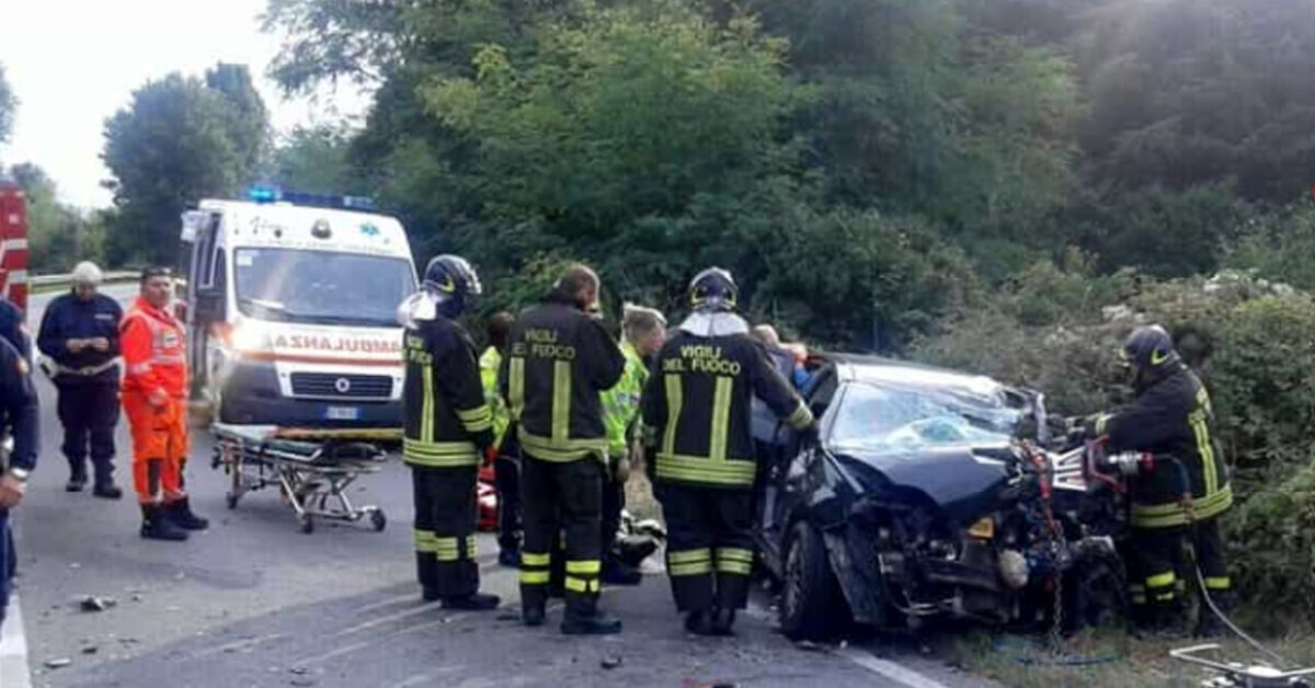 Frontale Tra Auto E Tir Il Bilancio Pesantissimo Morti Mamma E