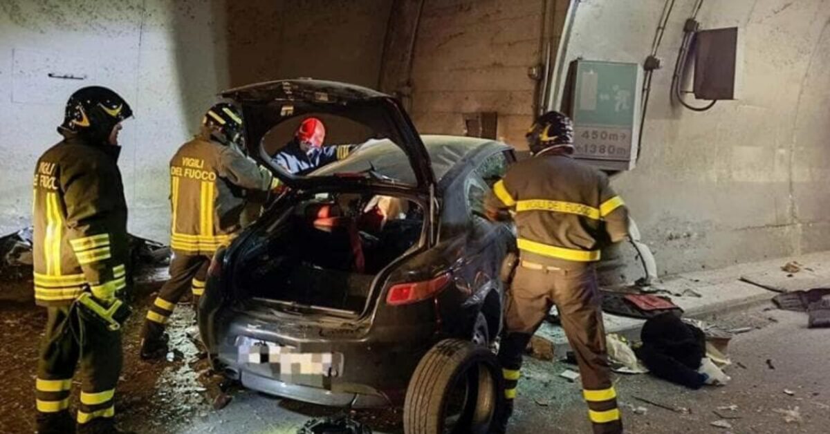 Incidente A Montesilvano Dopo Un Tamponamento Si Scontrato Contro Il