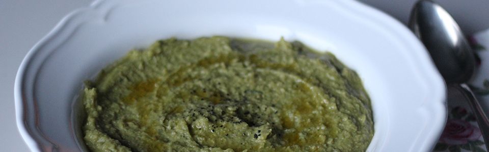 Purè di broccoli e piselli: una calda coccola verde