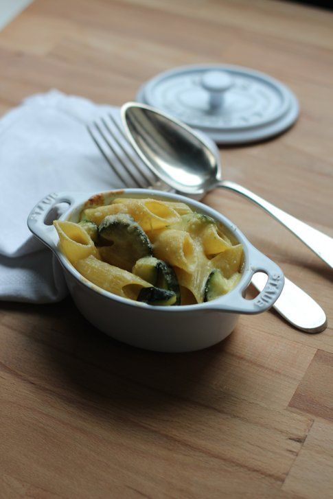 Pasta con zucchine cremose in cocotte