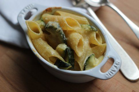 Pasta con zucchine cremose in cocotte