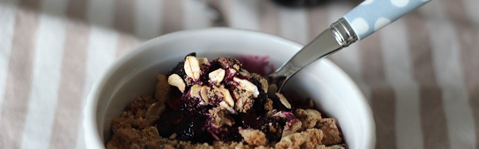 Colazione light: crumble di mirtilli ai cereali