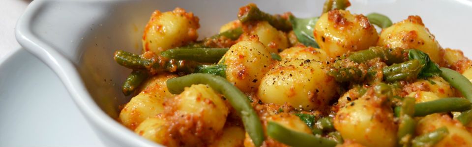 Gnocchetti senza glutine con pesto di pomodori secchi, mandorle e fagiolini