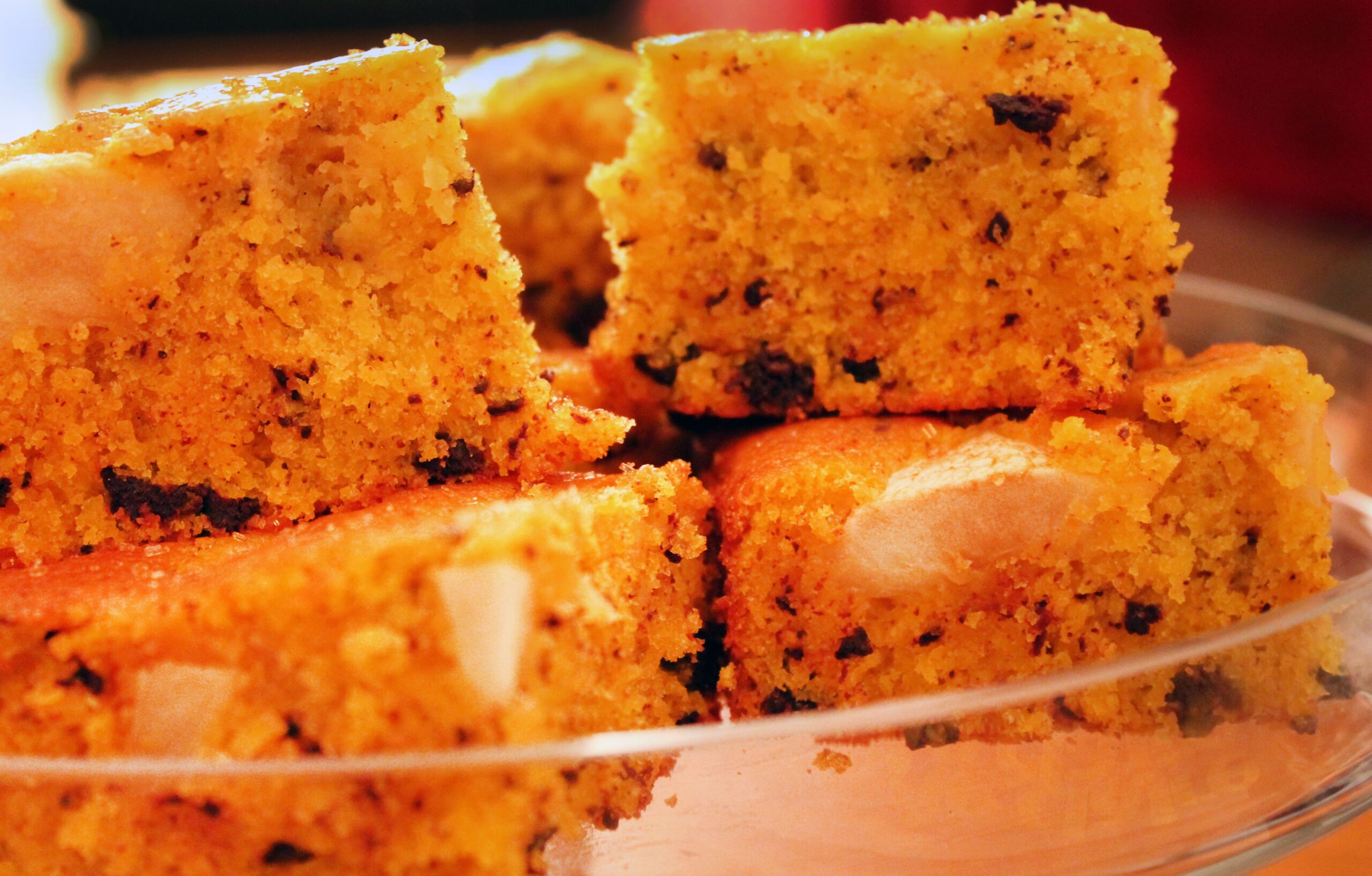 Torta di Halloween con zucca, mele e cioccolato fondente