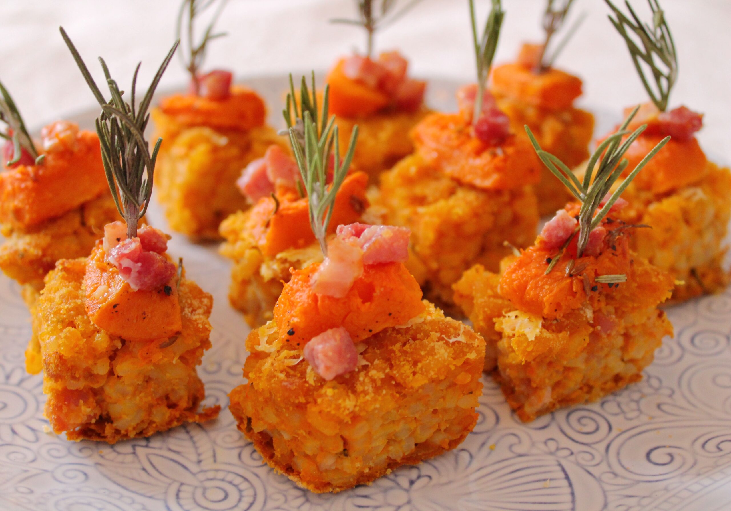 Finger food alla zucca con pancetta, curcuma e rosmarino