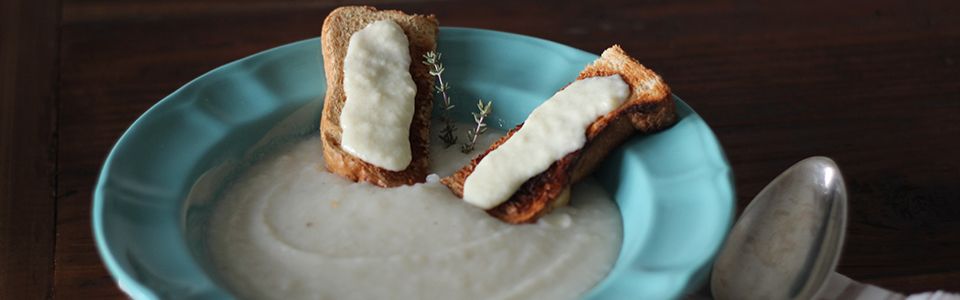 Vellutata di topinambour e crostini alla fonduta