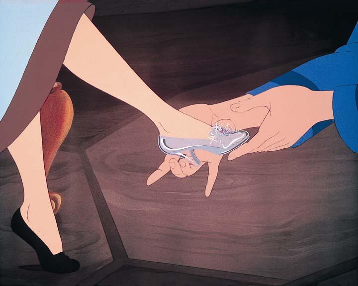 Disney e Jimmy Choo per la creazione della scarpetta di cristallo