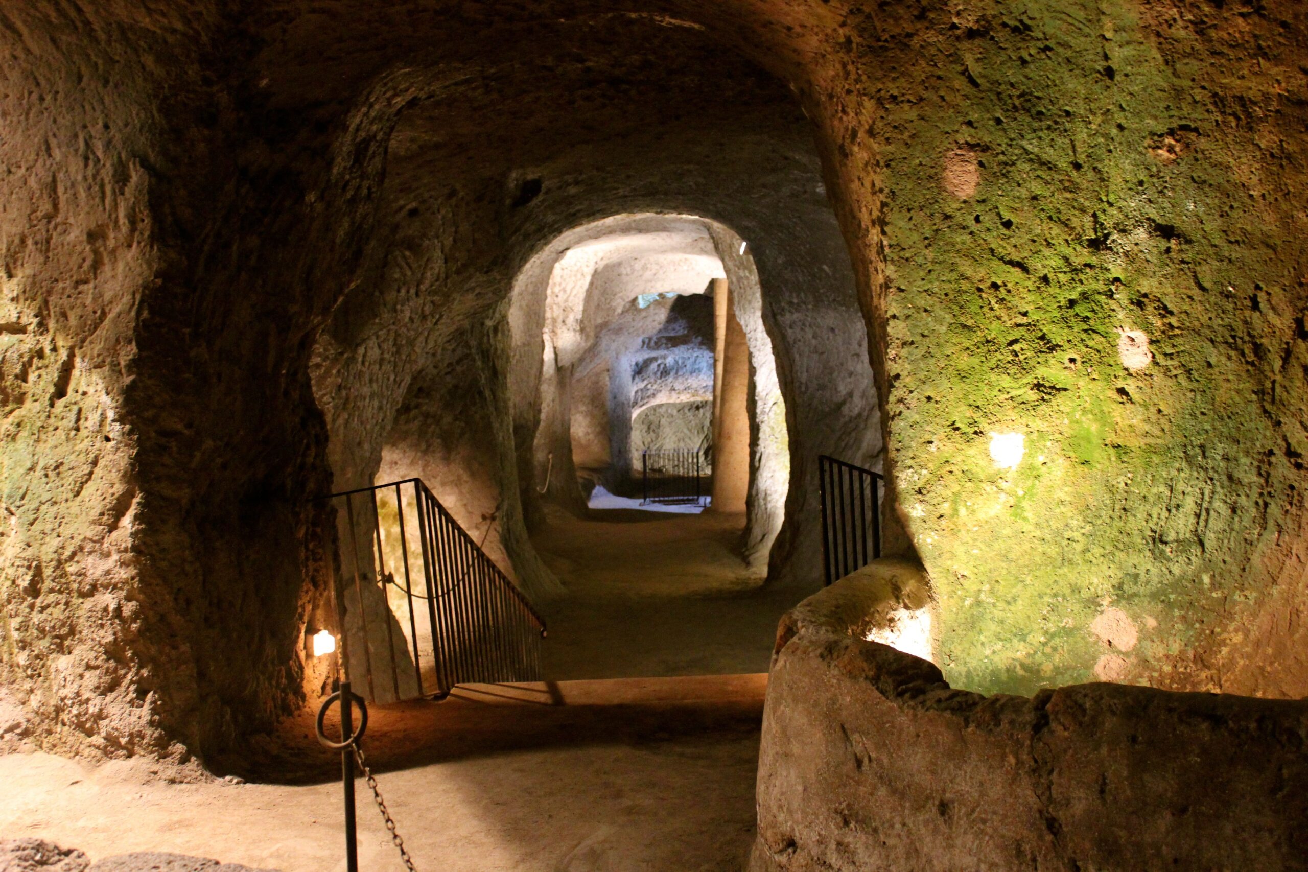 Sposarsi in una grotta suggestiva di una città sotterranea