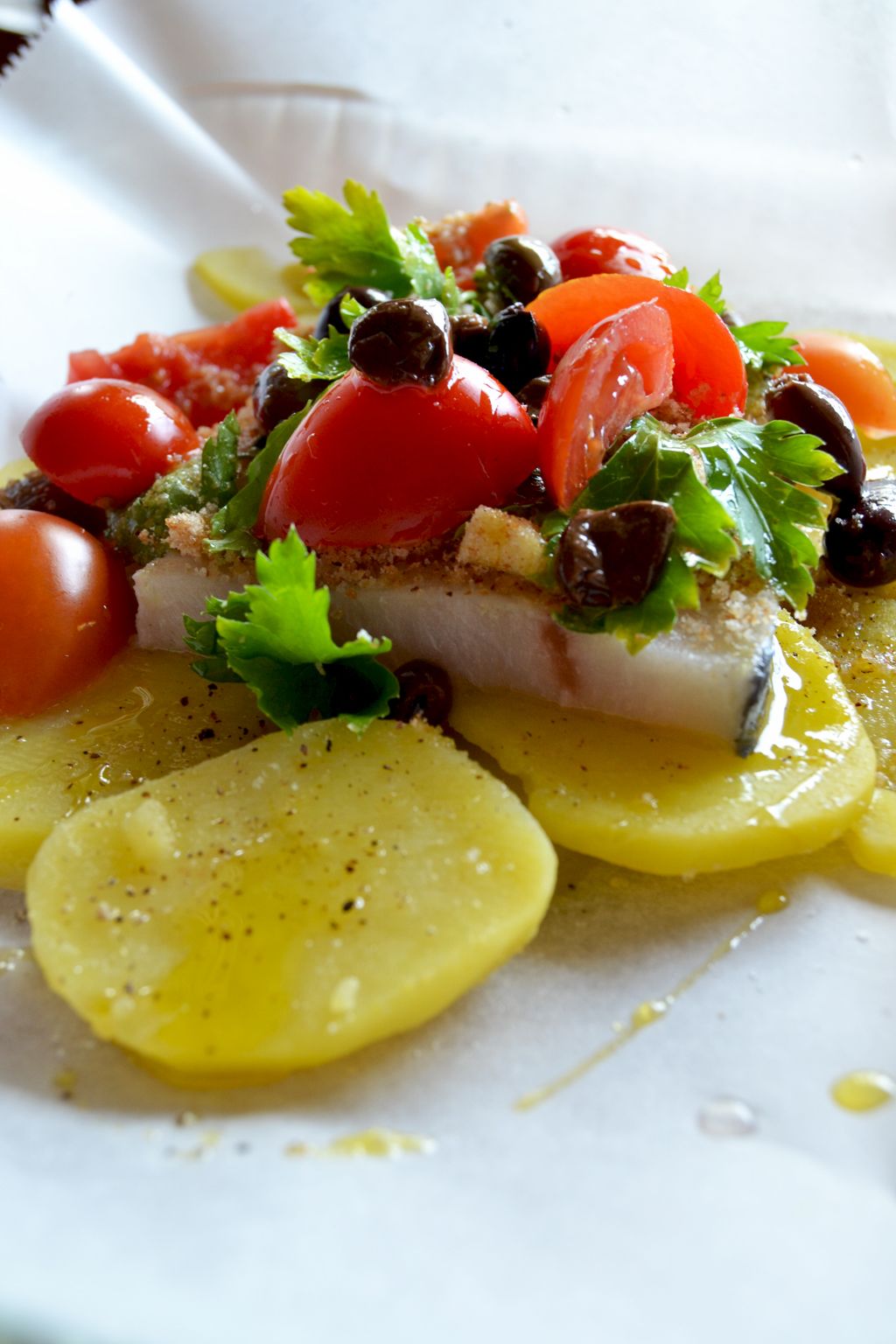 Pesce spada al forno con patate e olive - Bigodino