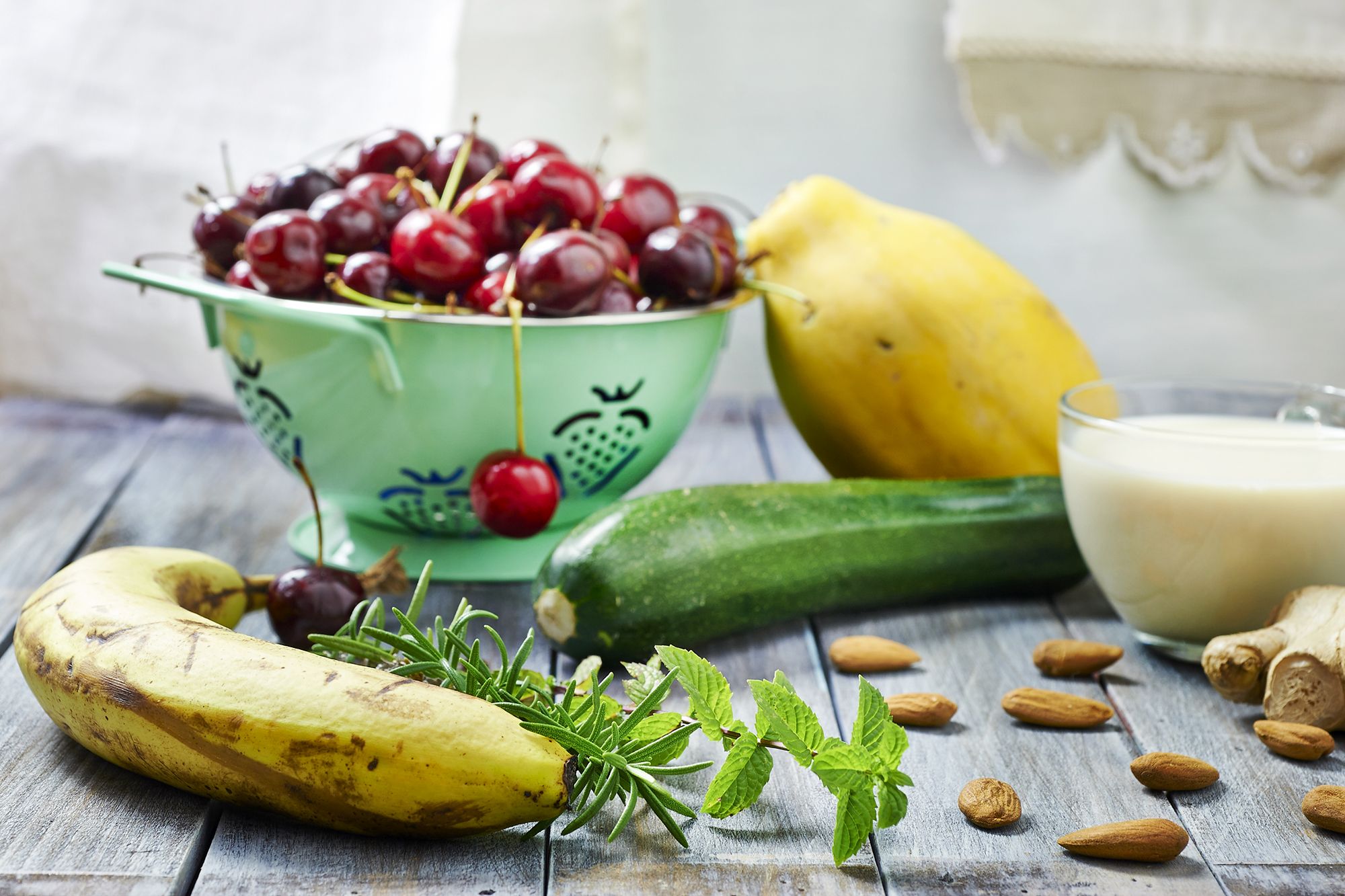 3 smoothies gustosi alle ciliegie, alle zucchine e alla papaya