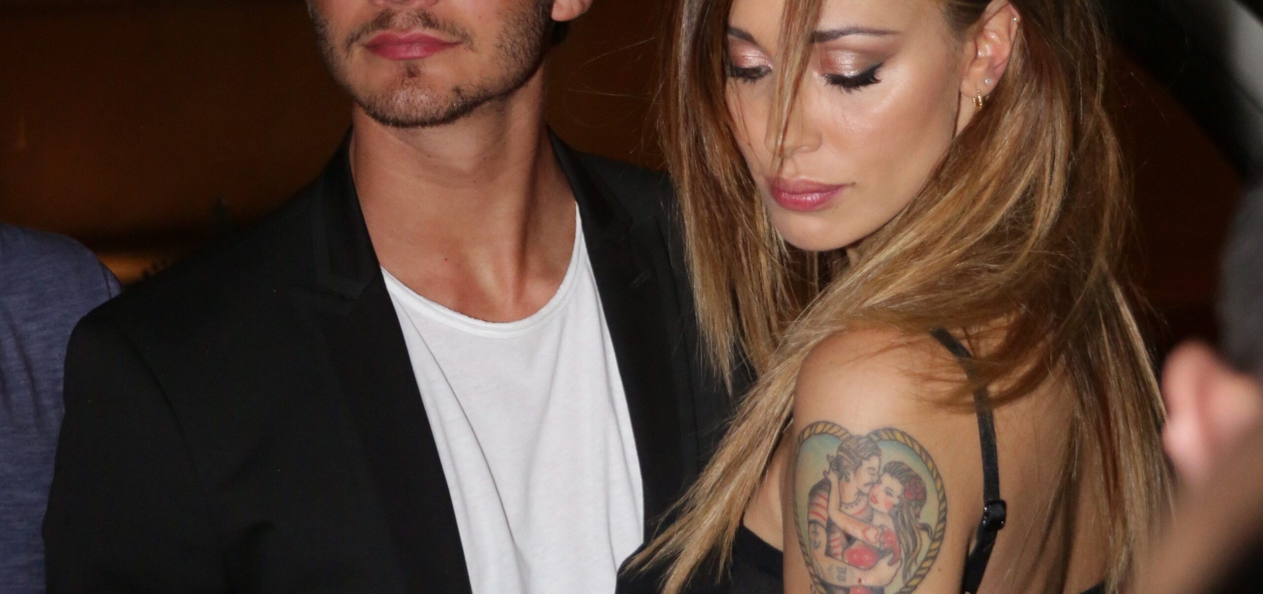 Belen Rodriguez Sta Sparendo Il Tatuaggio Fatto Con Stefano 