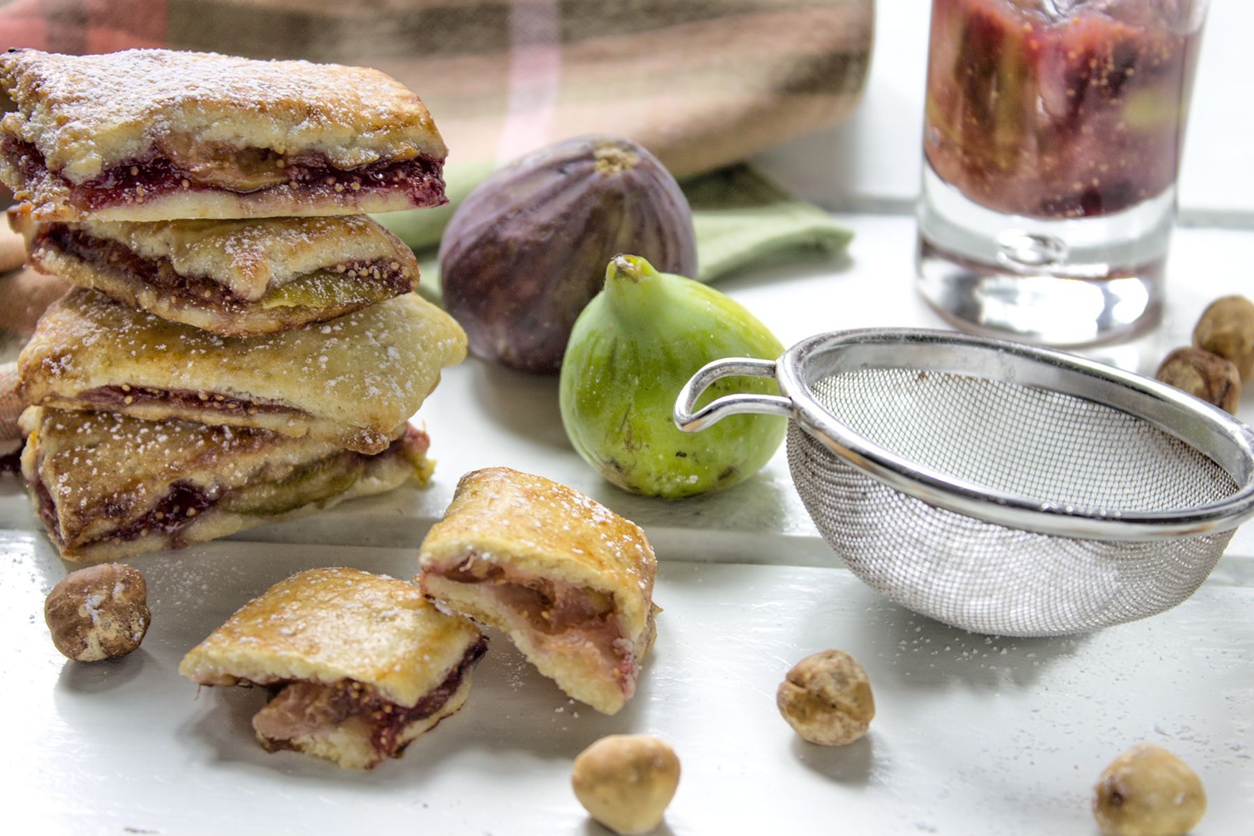 Biscotti morbidi al farro con fichi e nocciole