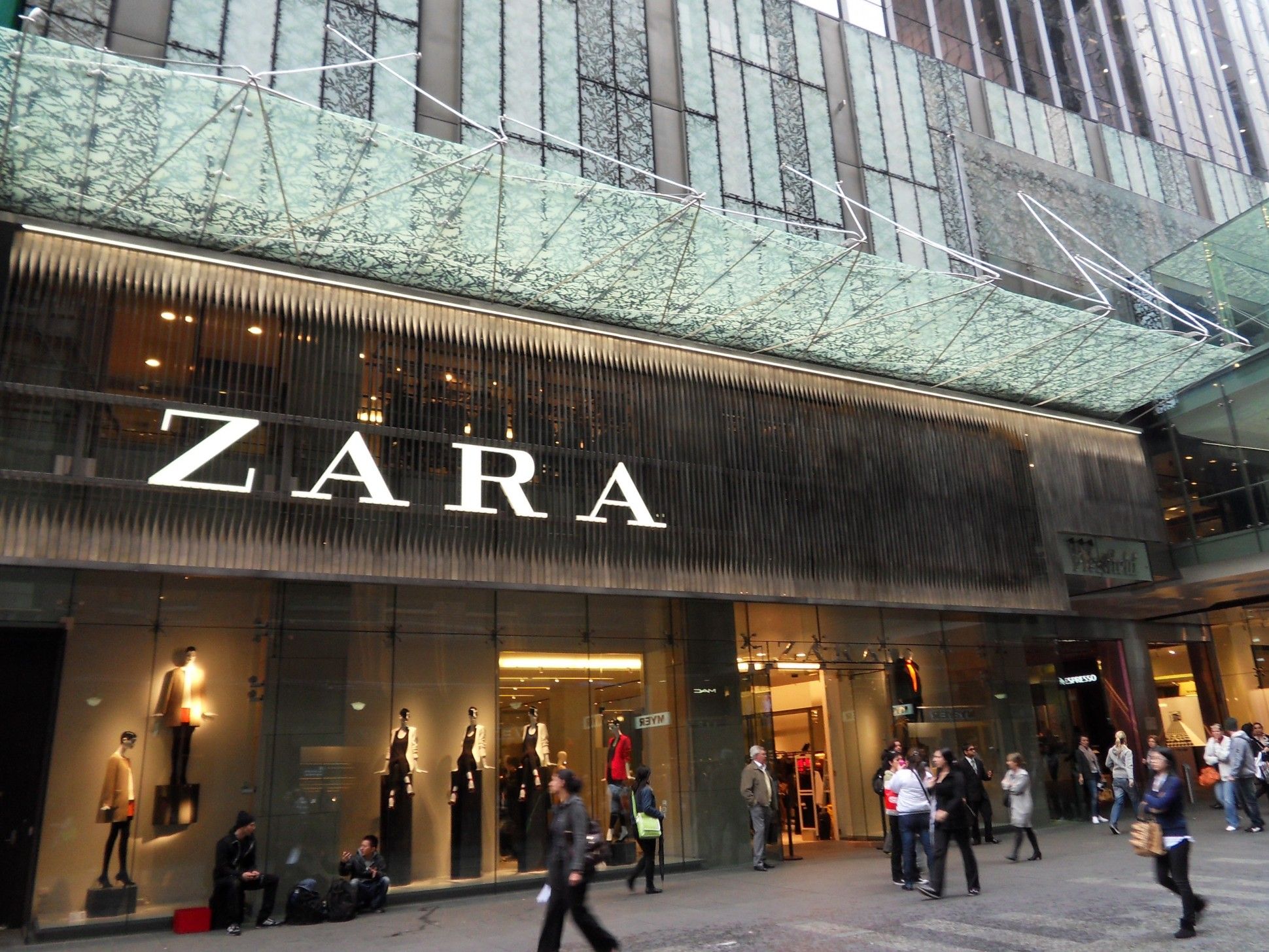 Occhio alla truffa su Whatsapp del buono di 150 euro da Zara