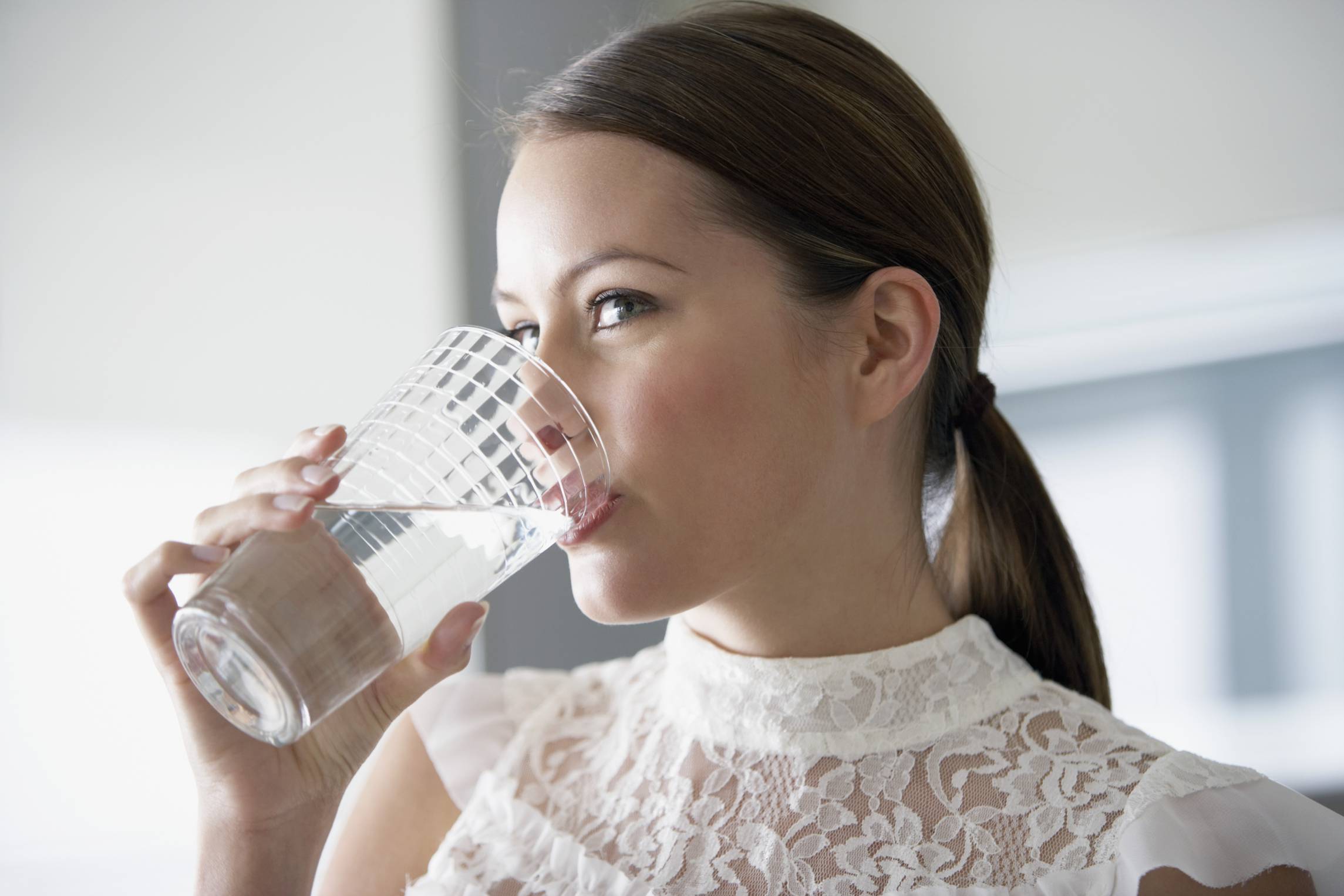 7 buoni motivi per bere acqua calda al mattino a digiuno