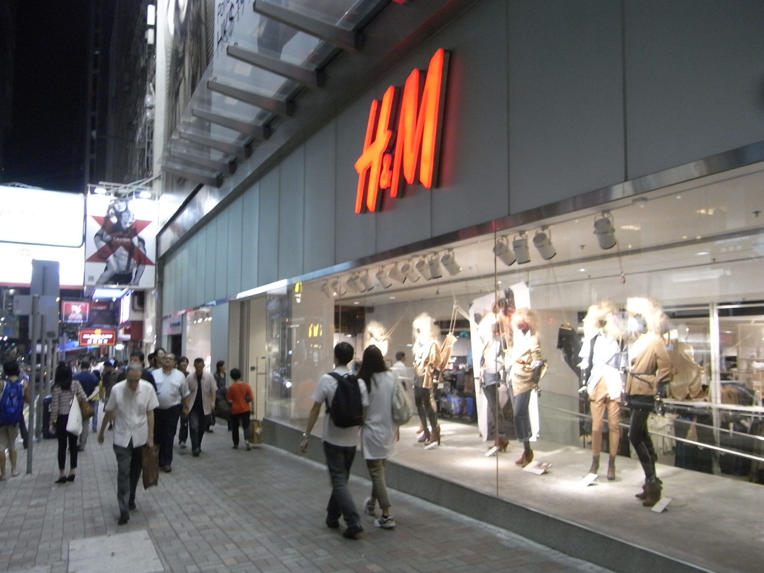 H&M si scusa con gli ebrei per una sciarpa