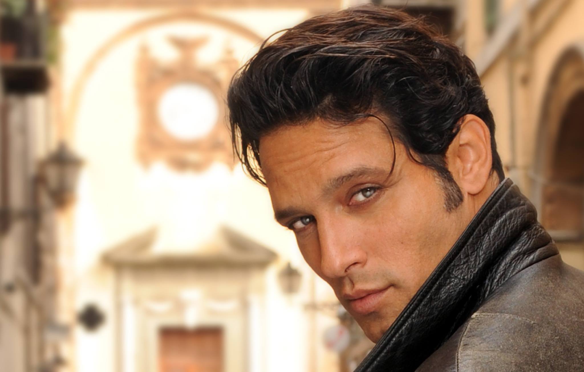 Gabriel Garko e Adua Del Vesco, effusioni e baci a Sanremo