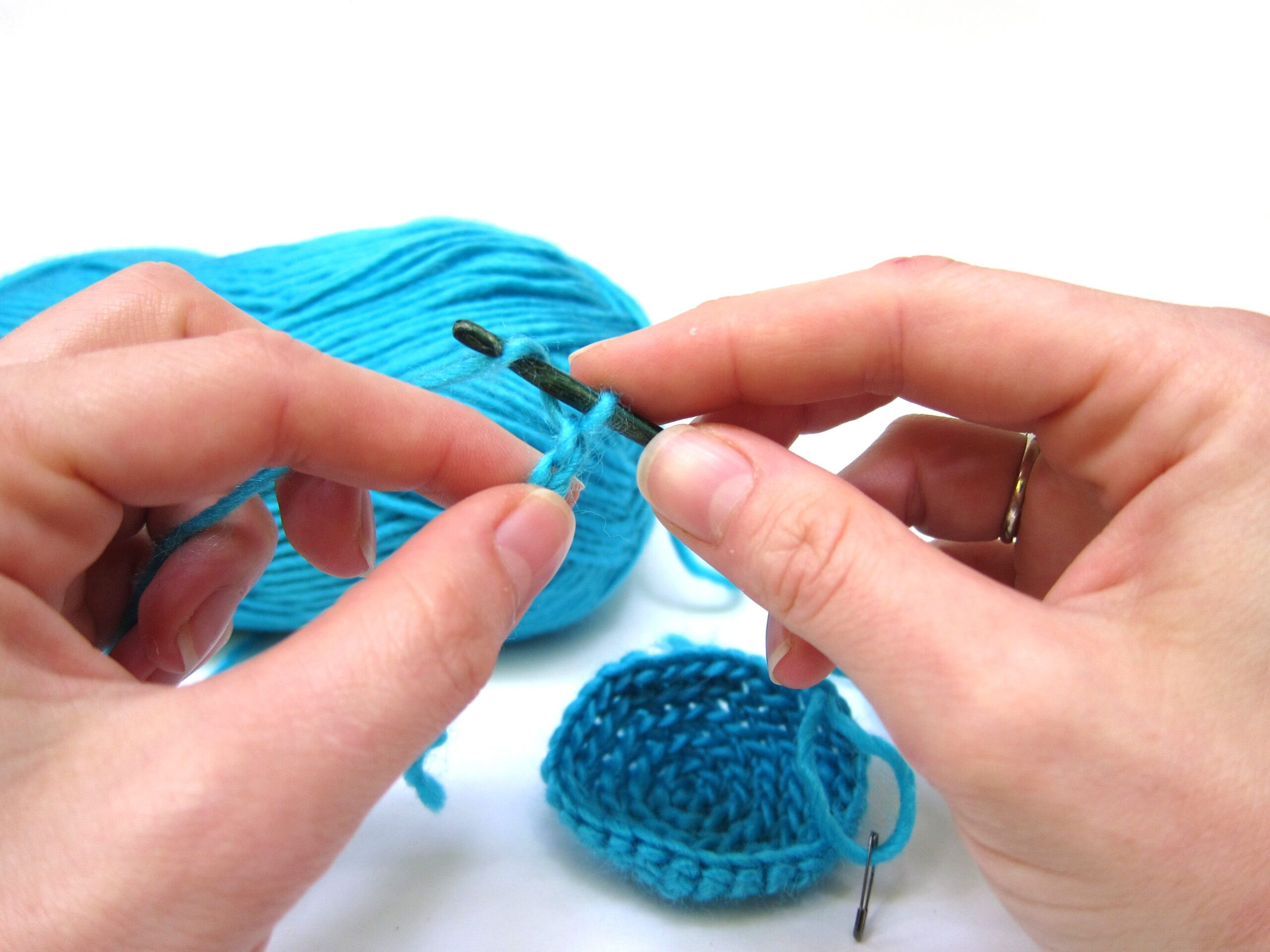 Come fare una decorazione crochet per gli stivali