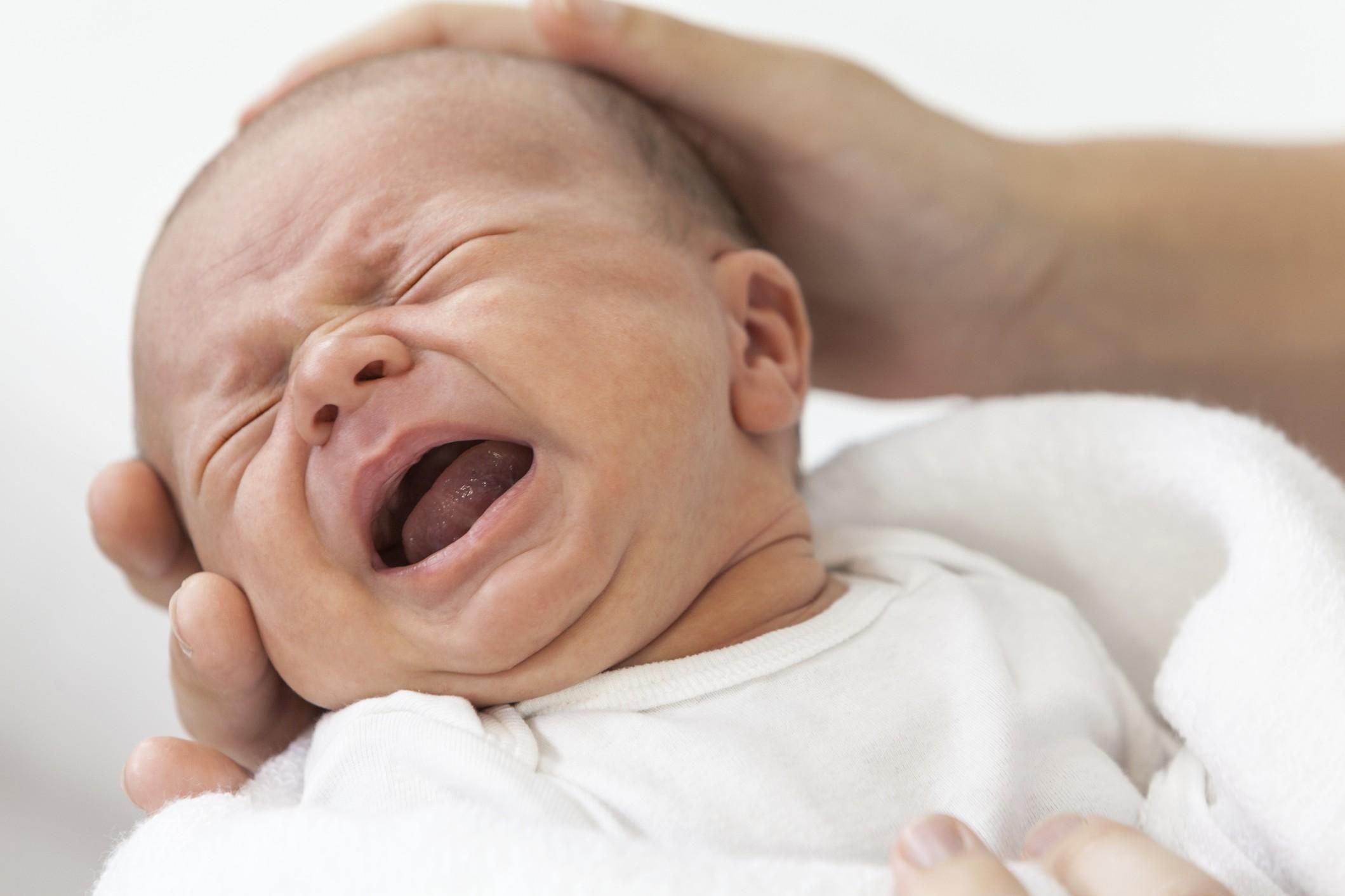 E’ giusto far addormentare il tuo bambino lasciandolo piangere?