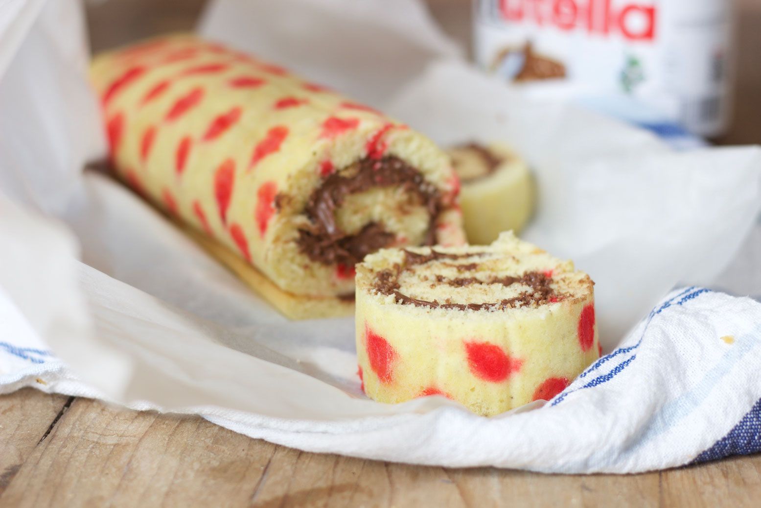 Pattern cake roll