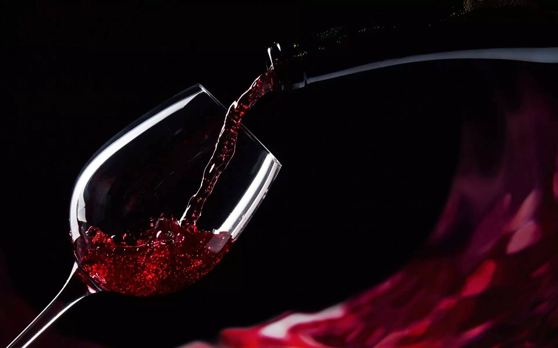 Come cambia la tua espressione dopo tre bicchieri di vino (video)