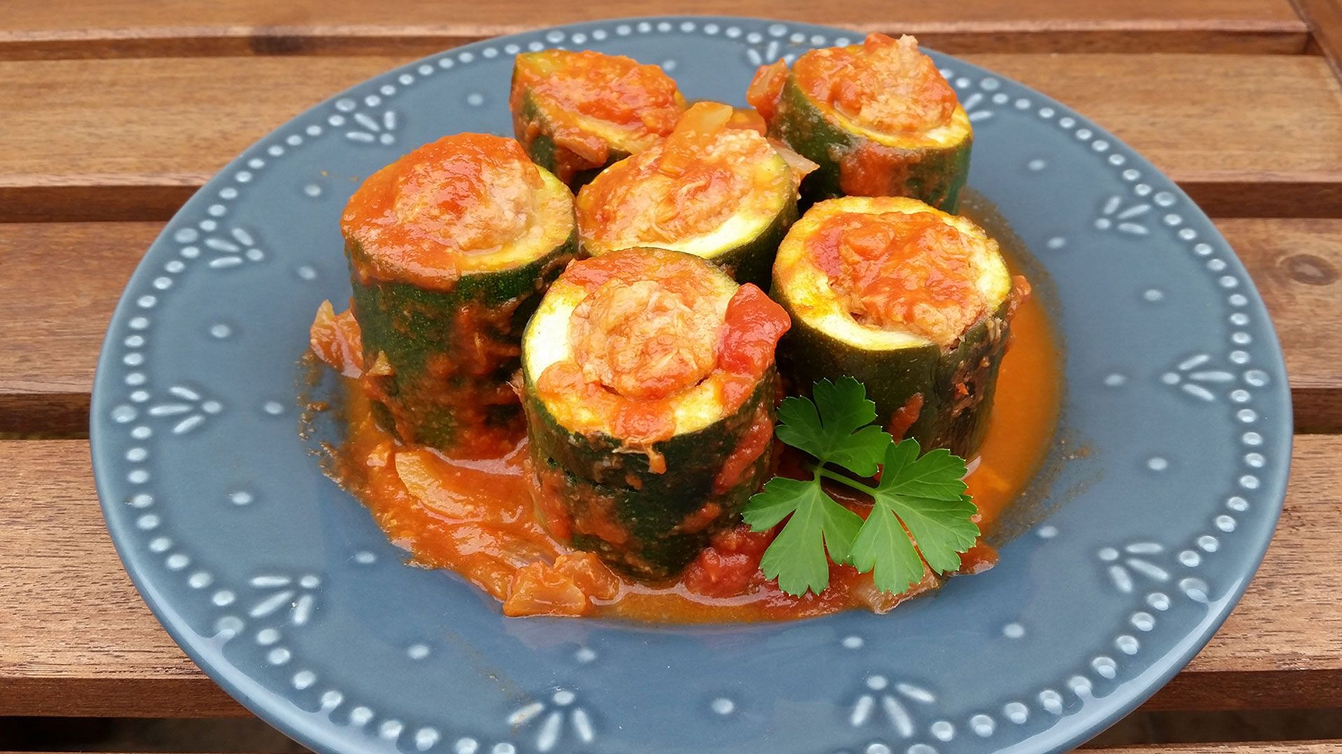 Come si preparano le zucchine ripiene (VIDEO)