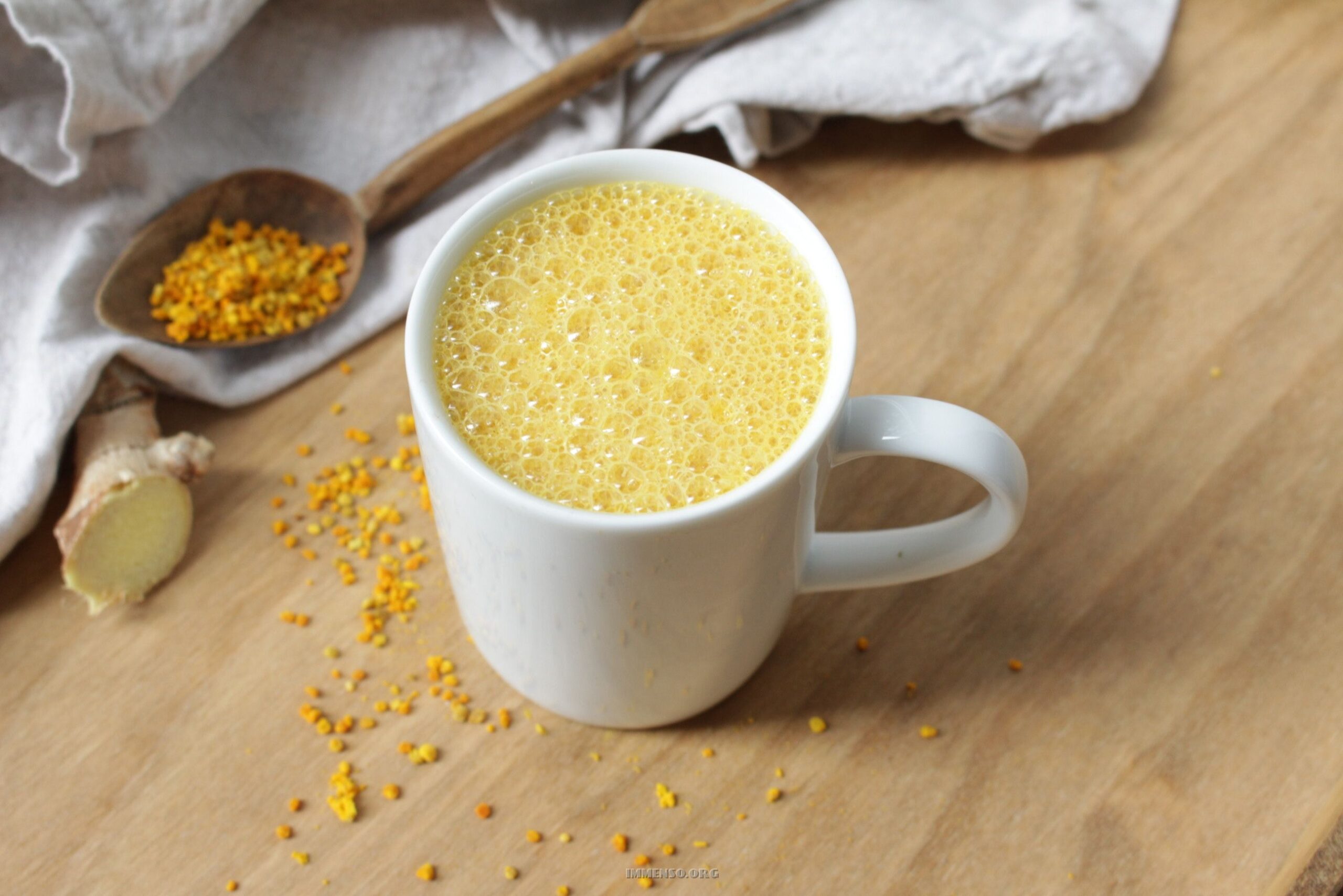 Perchè dovresti bere il latte di curcuma