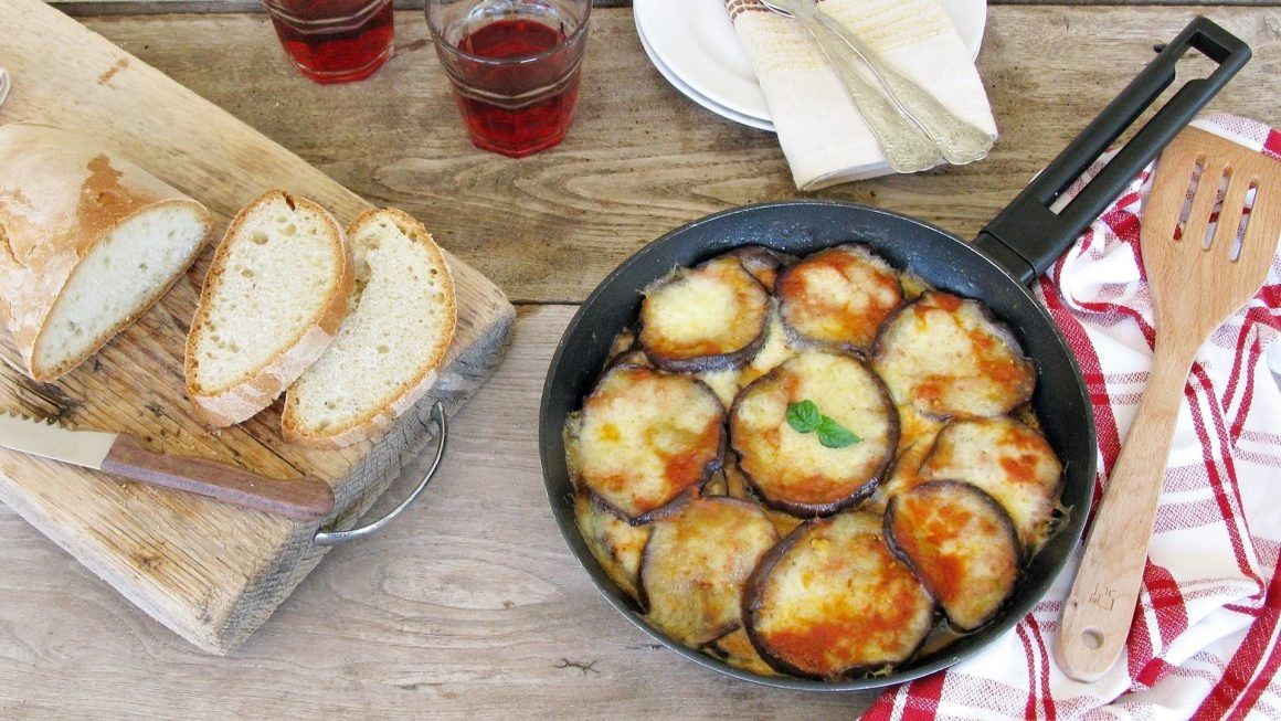 Come preparare la parmigiana di melanzane in padella