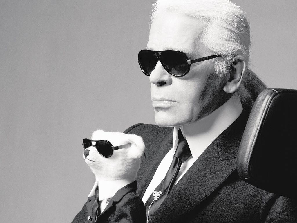 Karl Lagerfeld se n’è andato. Addio al genio creativo della moda