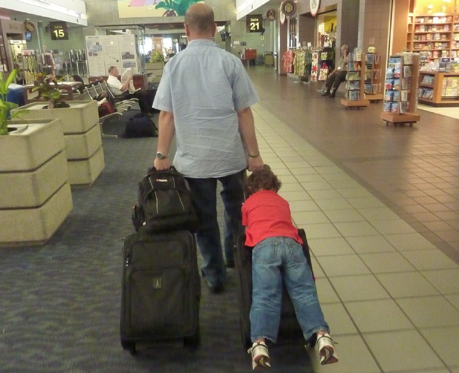 Come viaggiare con un bambino in aereo