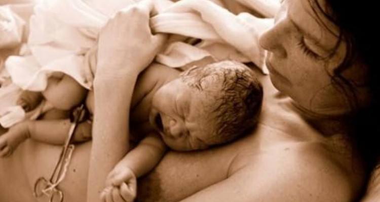 Mamma e neonato: assolutamente inseparabili dopo il parto