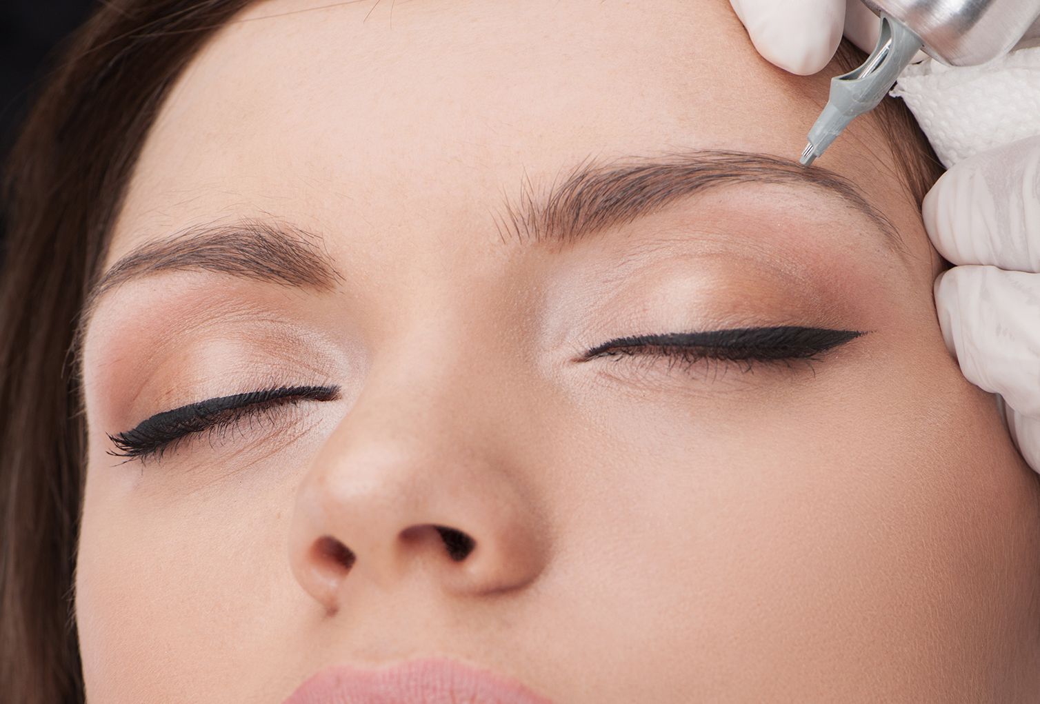 Il microblading ci aiuta ad avere ciglia più folte