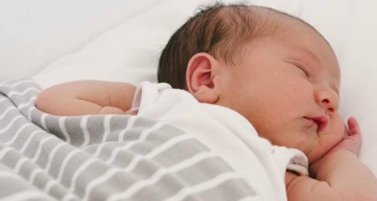 4 piccoli passi per insegnare al tuo bambino a dormire tutta la notte!