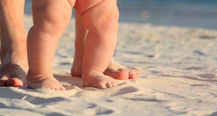 Sta arrivando l’estate. A quanti mesi di vita è possibile portare i bambini al mare?