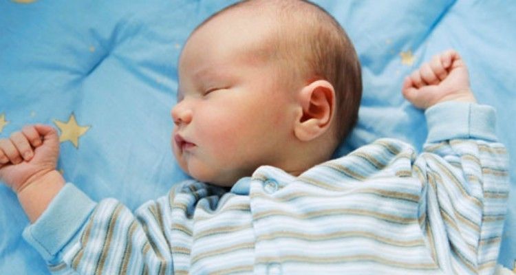 4 semplici passi per insegnare al tuo bambino a dormire tutta la notte