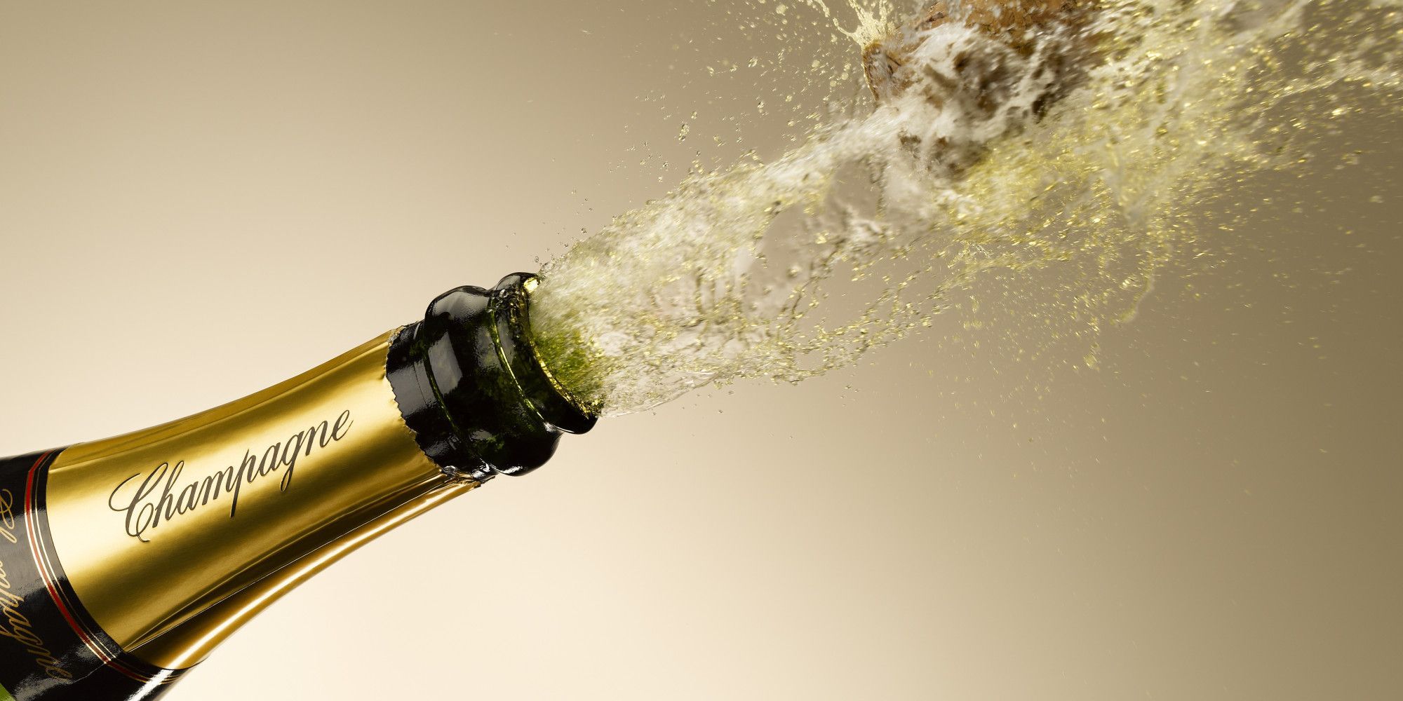 Lavare i capelli con lo champagne: la strana tendenza a Mosca