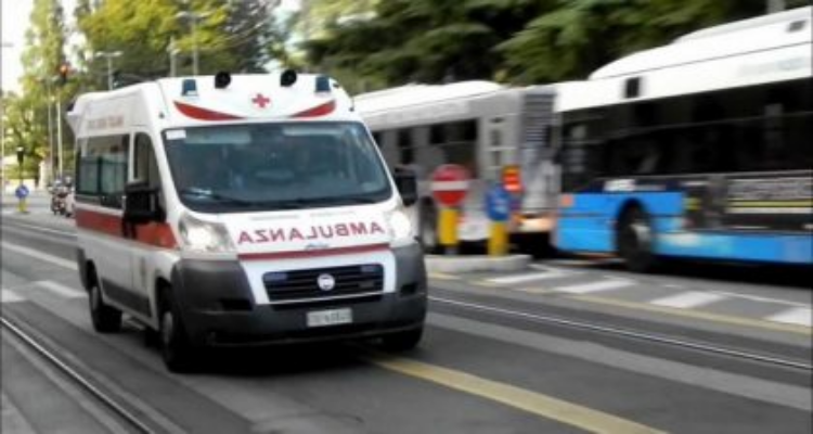 Muore a 4 anni, la mamma lo ritrova chiuso nel bagagliaio dell’auto