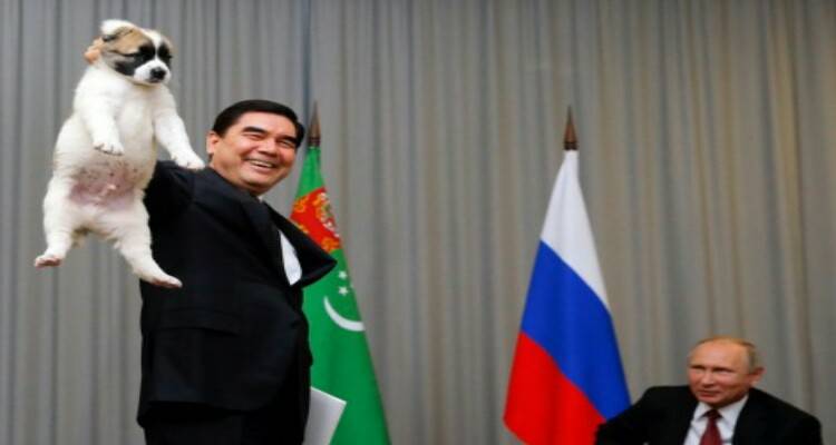 Figuraccia per il turkmeno, Putin lo gela con uno sguardo