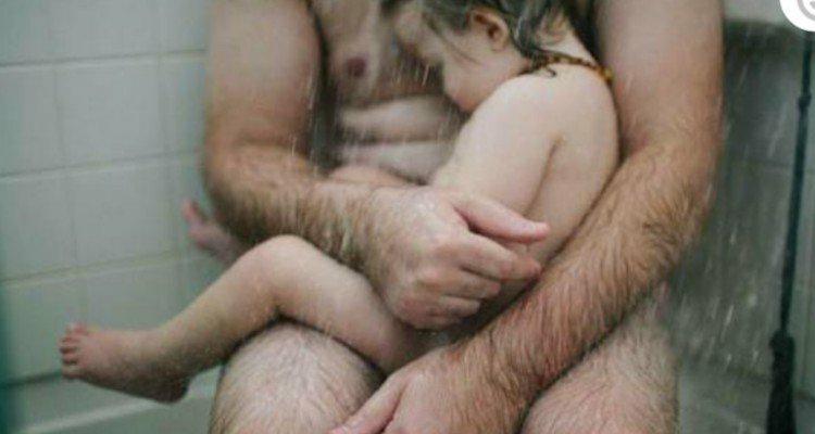 Pubblica la foto del suo bambino, ma viene denunciata