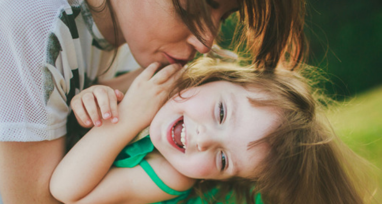 I bambini felici e di successo hanno genitori che fanno queste 8 cose