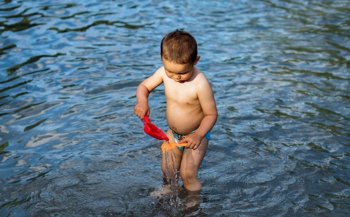 Come proteggere la pelle di neonati e bambini dal sole