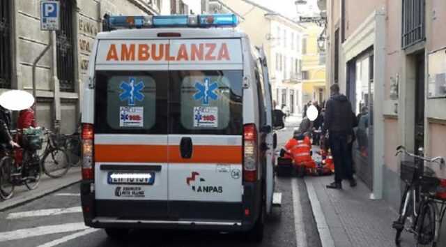 ambulanza-malore-strada