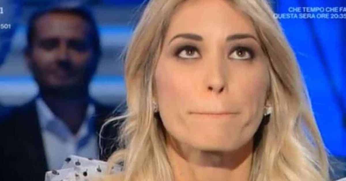 Elena Santerelli confessa: “sono piena di graffi ma tengo duro”