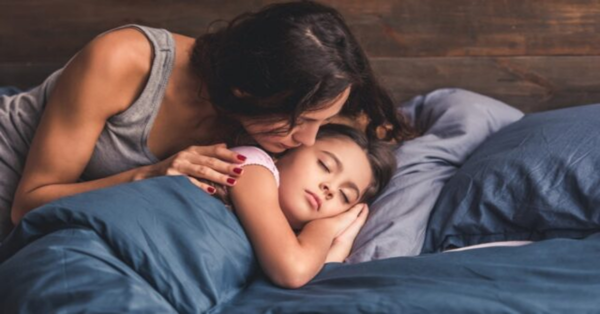 Stare con i bambini finché non si addormentano non è una cattiva abitudine