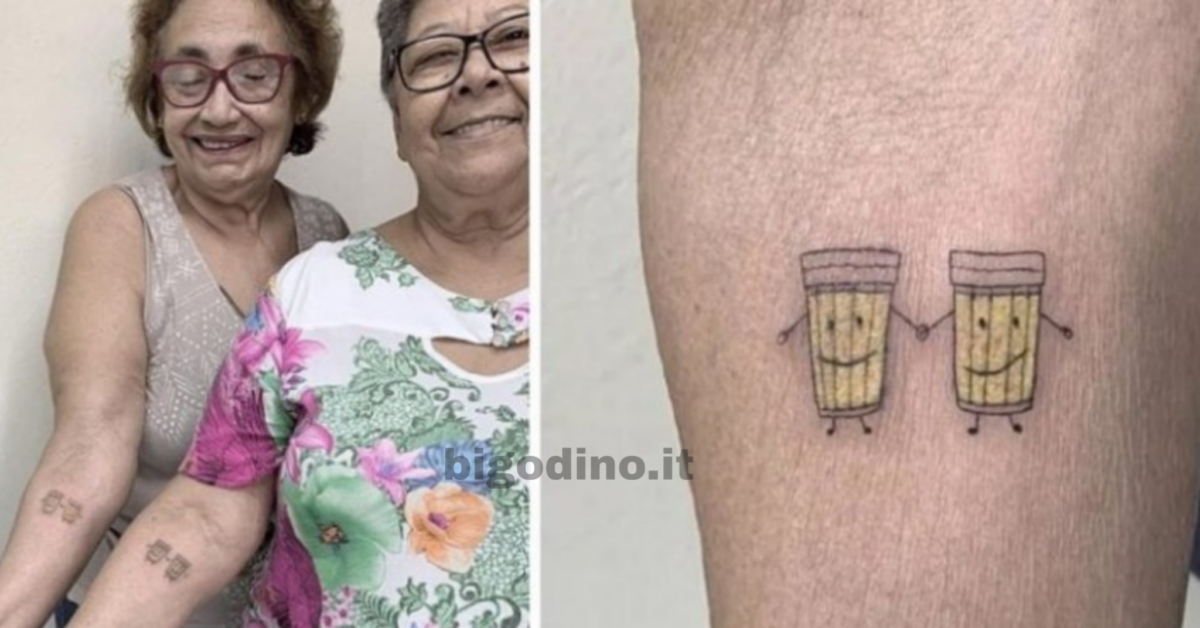 Celebrano l’amicizia tatuandosi due birre