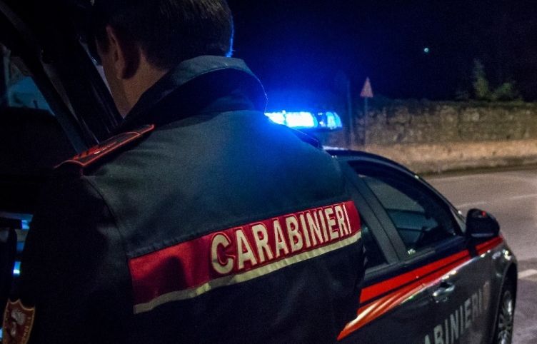 carabiniere-macchina-notte