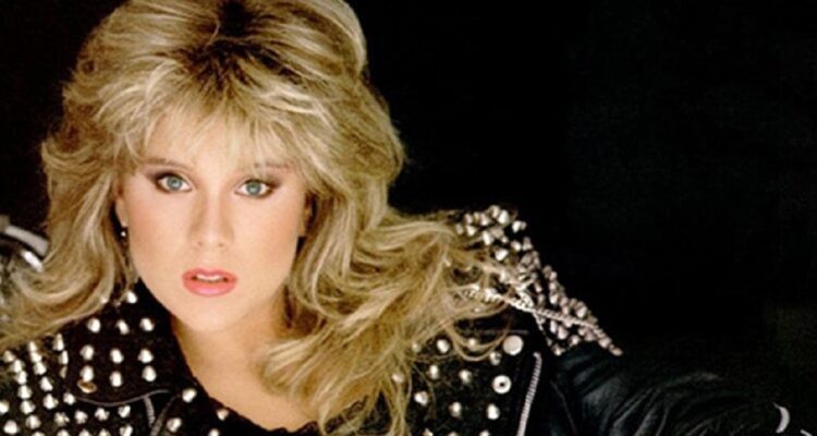 Samantha Fox A 53 Anni è Ancora In Splendida Forma Bigodino 7586