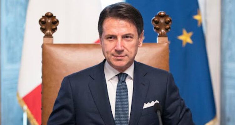 Giuseppe Conte pubblica un post su Facebook: "ce la faremo ...