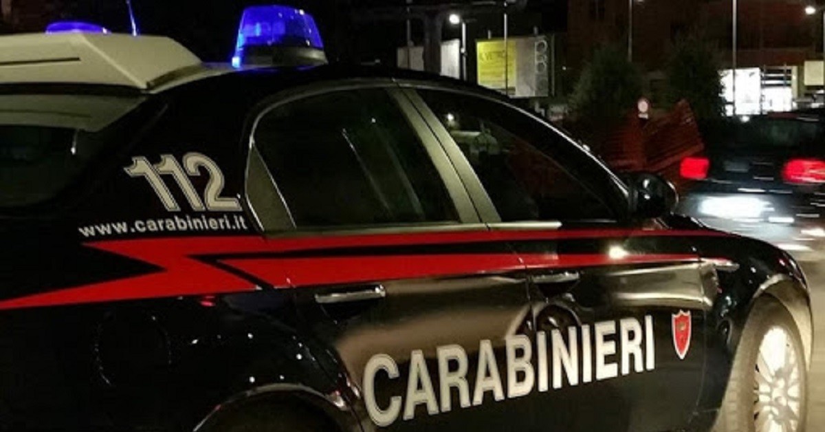 macchina carabinieri