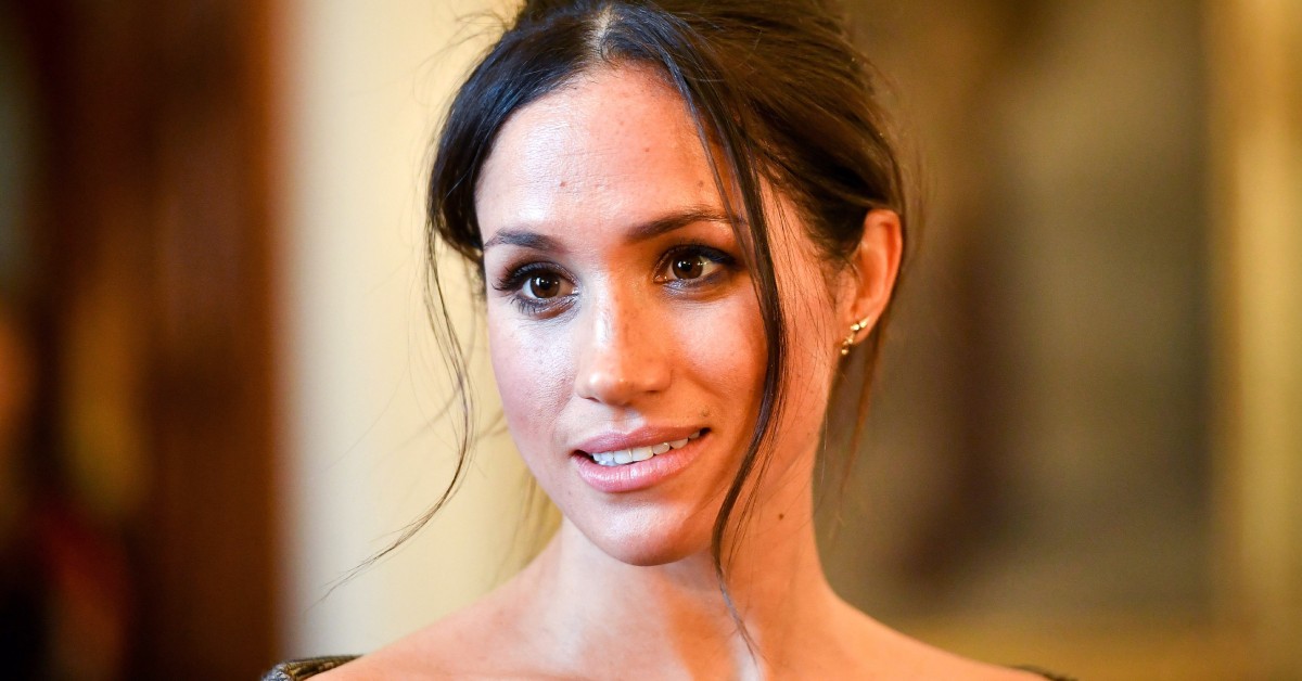 Meghan Markle, l’outfit scelto per il suo discorso è un inno alla contemporaneità